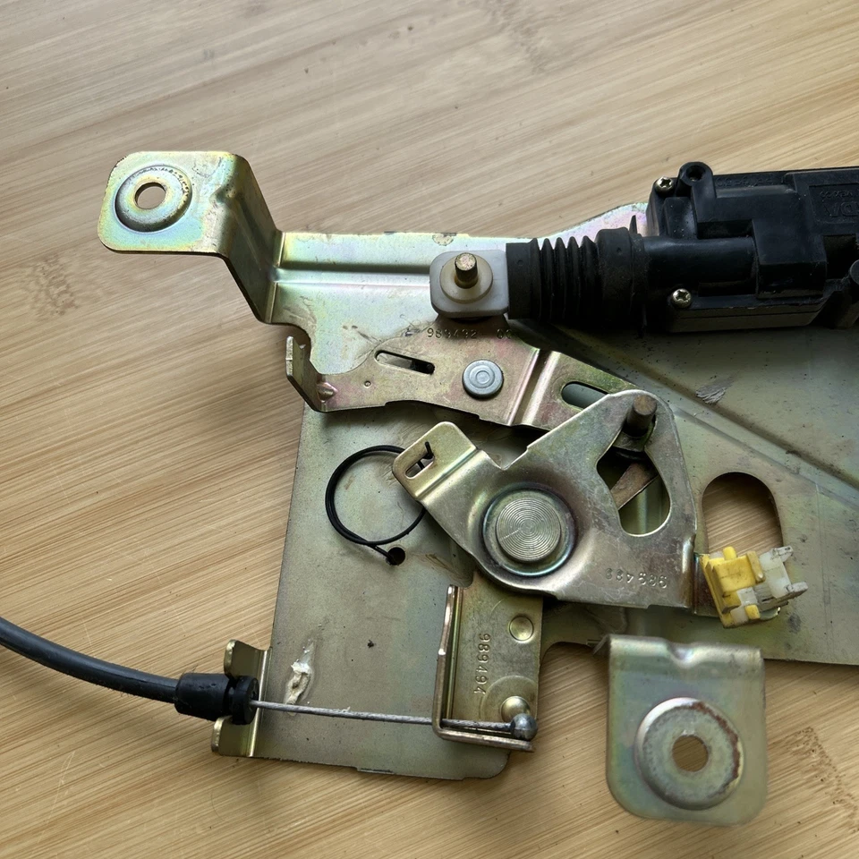 2002-2005 Ford Explorer Rear Hatch Lock Actuator - Image 2 of 4