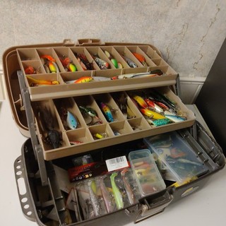 OLD SCHOOL SOLIDO PLANO TACKLE BOX ESCHE DA PESCA LUCCIO PERSICO TROTA