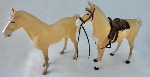 VINTAGE ('65) Marx Johnny West Thunderbolt and Sir Stuart's Valour ('67) Horses!