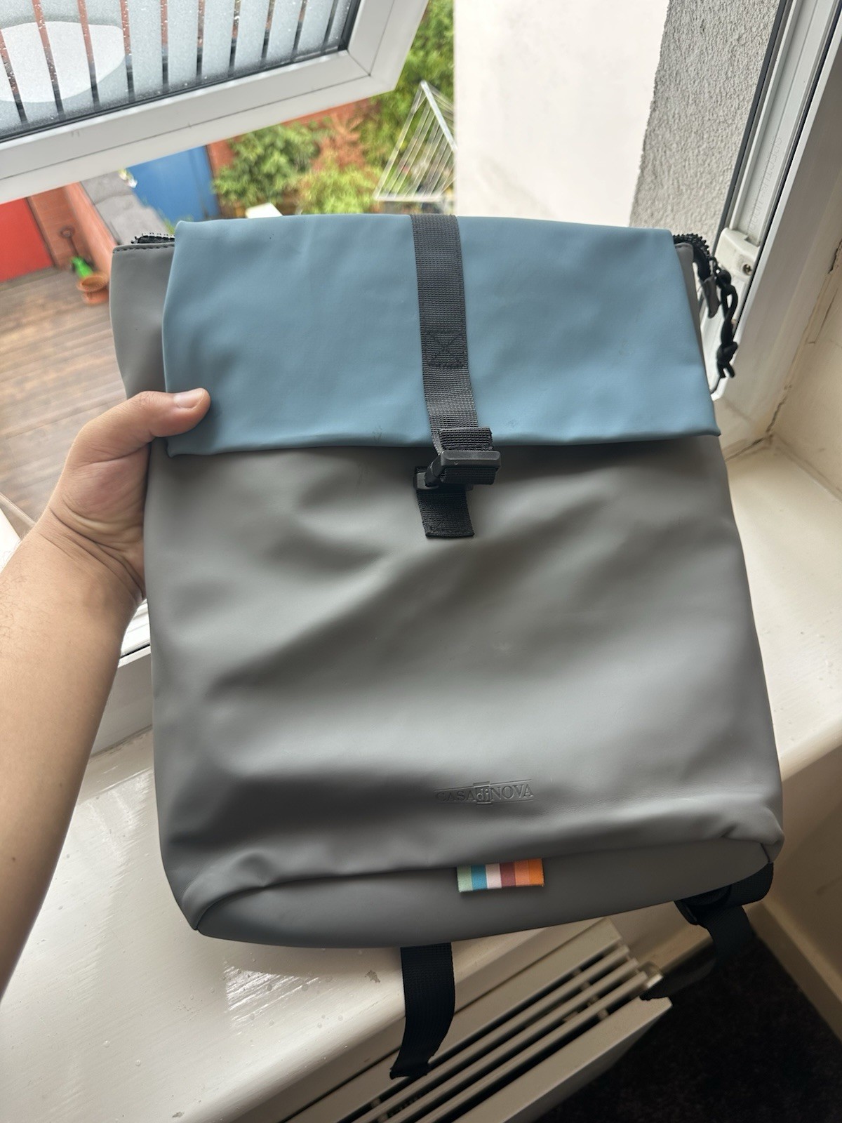 Mochila de día CASAdiNOVA de cuero vegano gris azul ciudad urbana