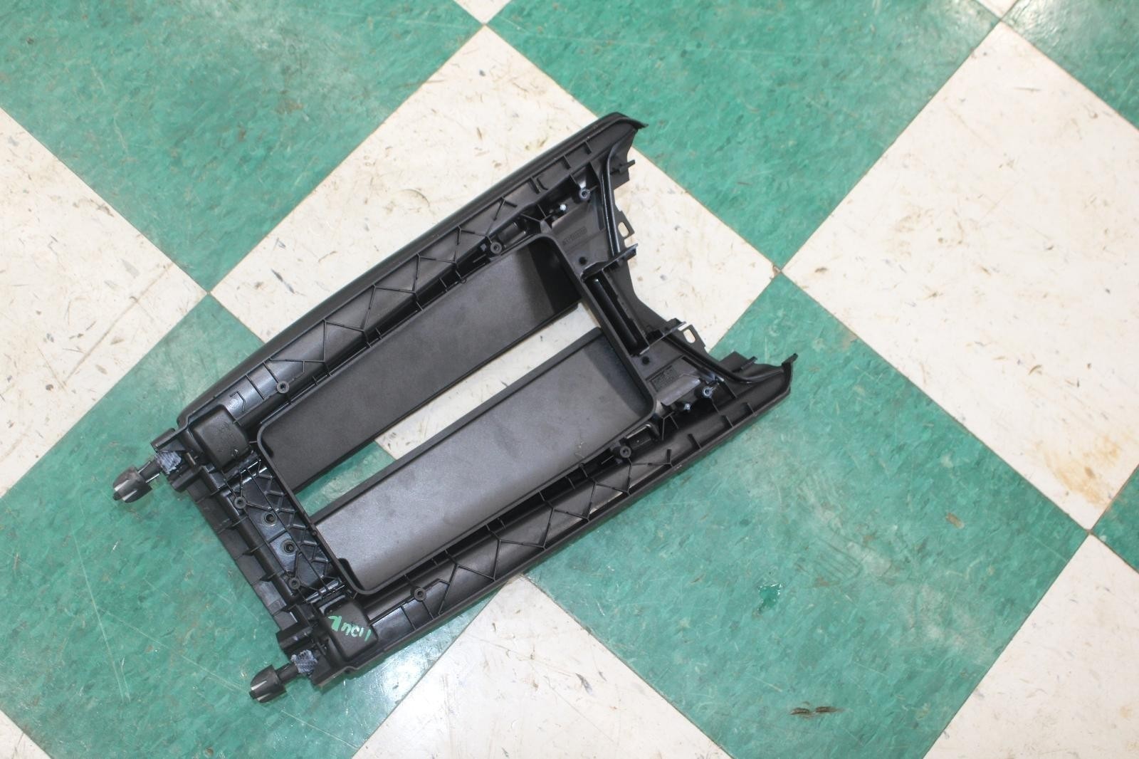 14-20 Ghibli Black Leather Center Console Armrest Unit OEM Factory OE Trim Panel