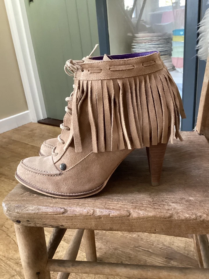 Red or Dead beige suede tassel boots size 6 - Image 2 of 4