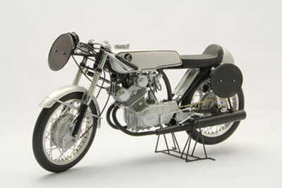 EBBRO Honda CR93 Racing 1/10スケール EBBRO Honda CR93 Racing 1/10スケール EBBRO.Honda Cr93 Racing