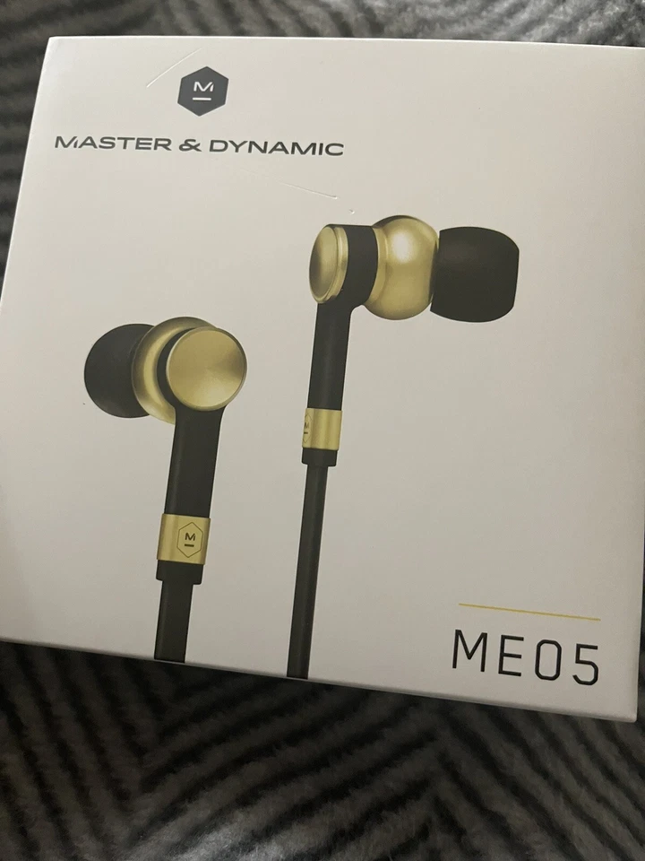 MASTER &DAYNAMIC ME05 INEAR WIRED HEADPHONES BRASS BRAND New With TAG - Image 2 of 4