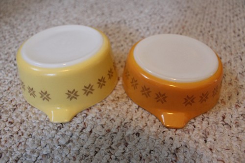 Set of 2 Vtg Pyrex Town & Country Cross Stitch Star Casseroles & Lids #471 472 - Picture 2 of 20