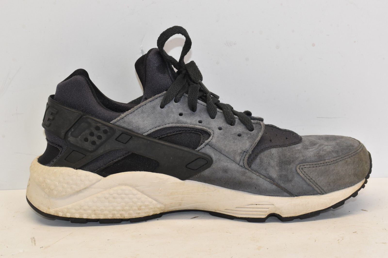 Nike Air Mens Huarache Premium Grey Trainers Size 11.5 Sneakers Style 704830-016 thumbnail 2