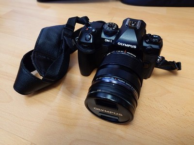 Olympus OM-1 (digital) High-End MFT Systemkamera + M.Zuiko 12-40