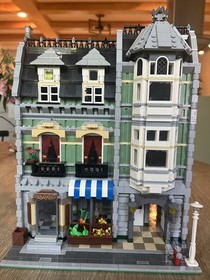 Lego Creator Green Grocer 10185 w/ Original Box & Instructions
