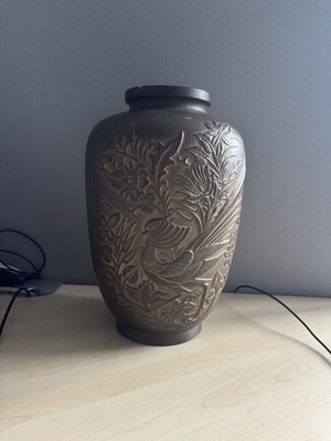 Große, schwere Gusseisen-Vase mit detailliertem Vogel- & Blütenrelief Vintage