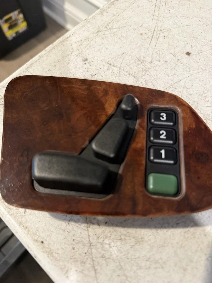 96-02 Interruptor de control de asiento delantero derecho Mercedes W210 E320 E420 E55 AMG fabricante de equipos originales Foto 2 de 4