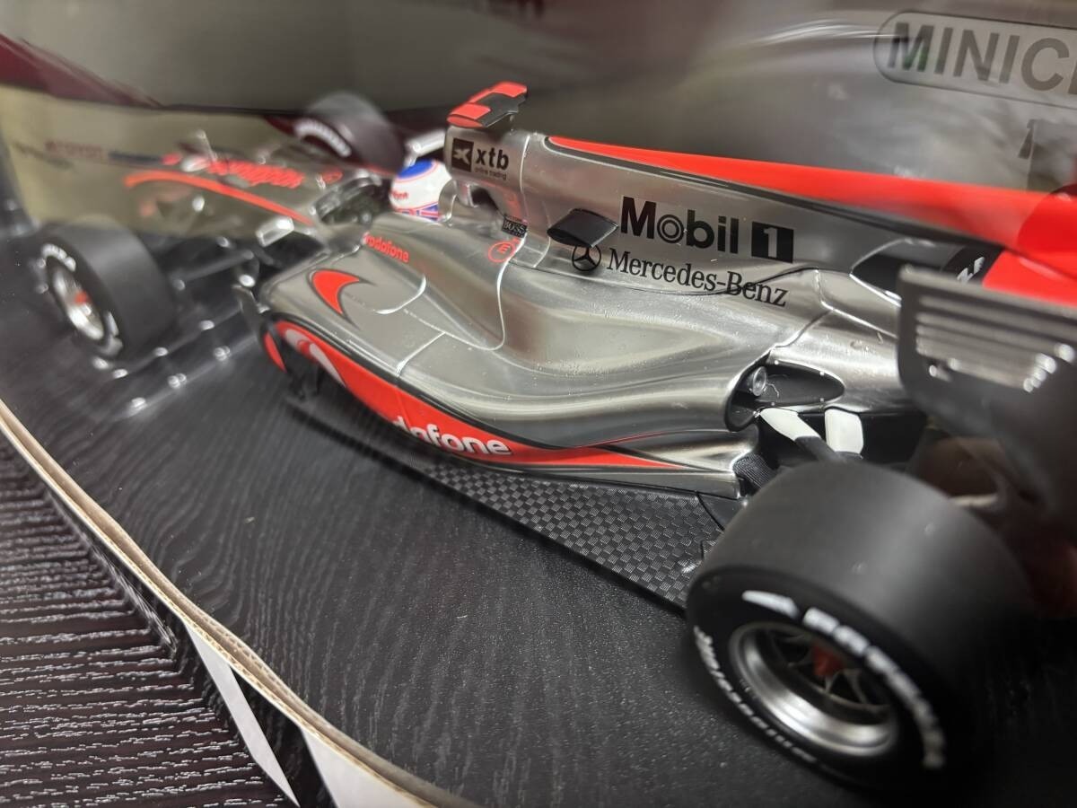 MINICHAMPS 1/18 Vodafone McLaren Mercedes MP4-25 Jenson Button