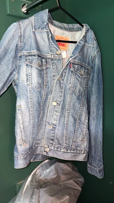 Women’s Levi’s type 3 Denim Trucker Jacket, Size Large/L