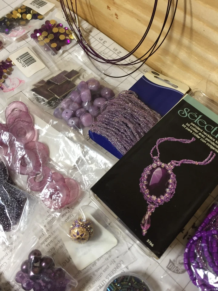 1lb 9oz Lot Bead Lot Purple Metal Glass Stone Seed Circle Pendants Strands Donut - Image 4 of 4