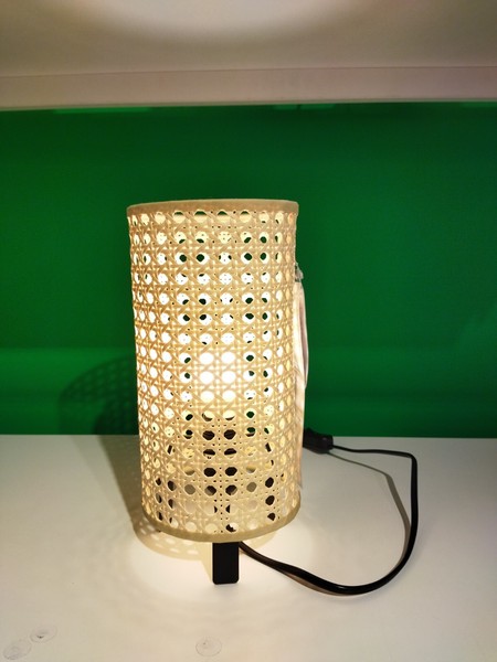 IKEA SAXHYTTAN Lámpara de Mesa con Bombilla LED, Beige/Negro, 10"/26 cm 105.049.86
