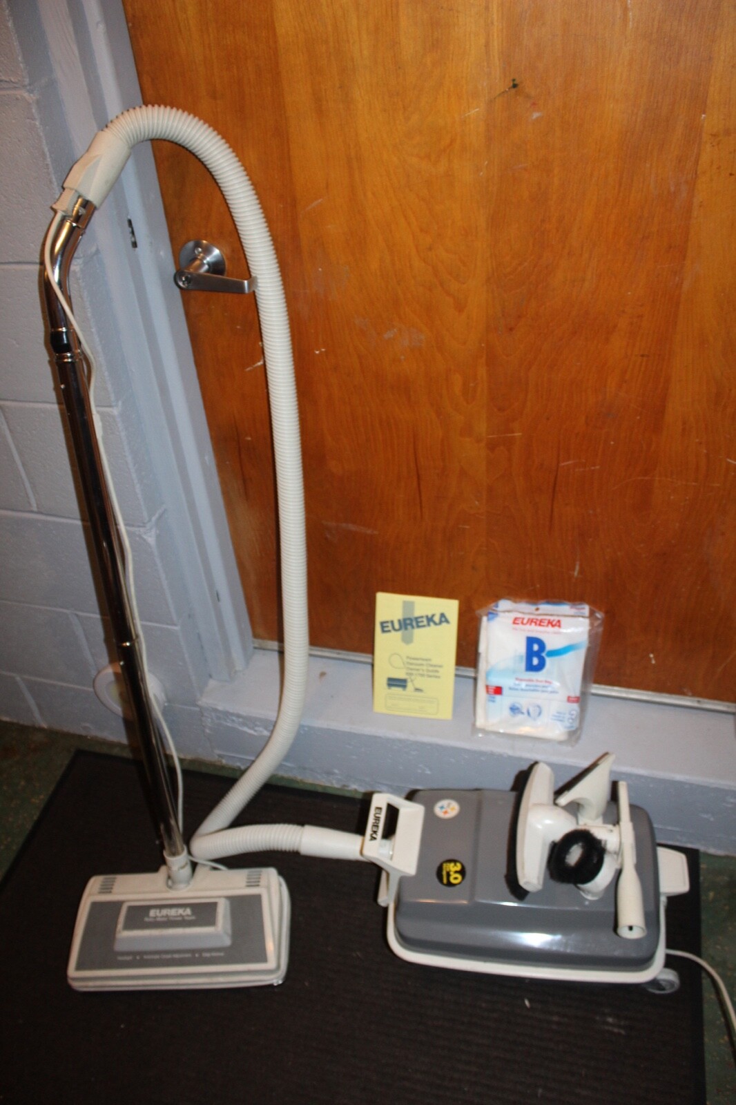 Vintage Eureka Canister Vacuum Cleaner Great Condition Model 628A Roto