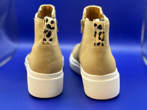 YELLOWBOX Chelsea ANKLE BOOTS Sand w/ Animal Print Sz: 7 New without Box (0014) - Picture 2 of 8