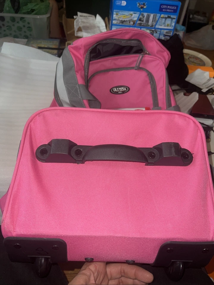 Bolsa de Lona Rodante Olympia 22 Pulgadas con Mango Retráctil, Rosa Caliente Nueva Nunca Usada Foto 2 de 4