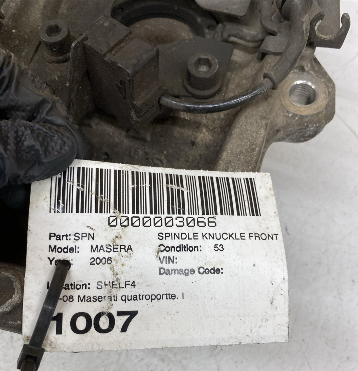 * 03-10 Maserati Quattroporte M139 Front Right Side Spindle Knuckle Hub 242605