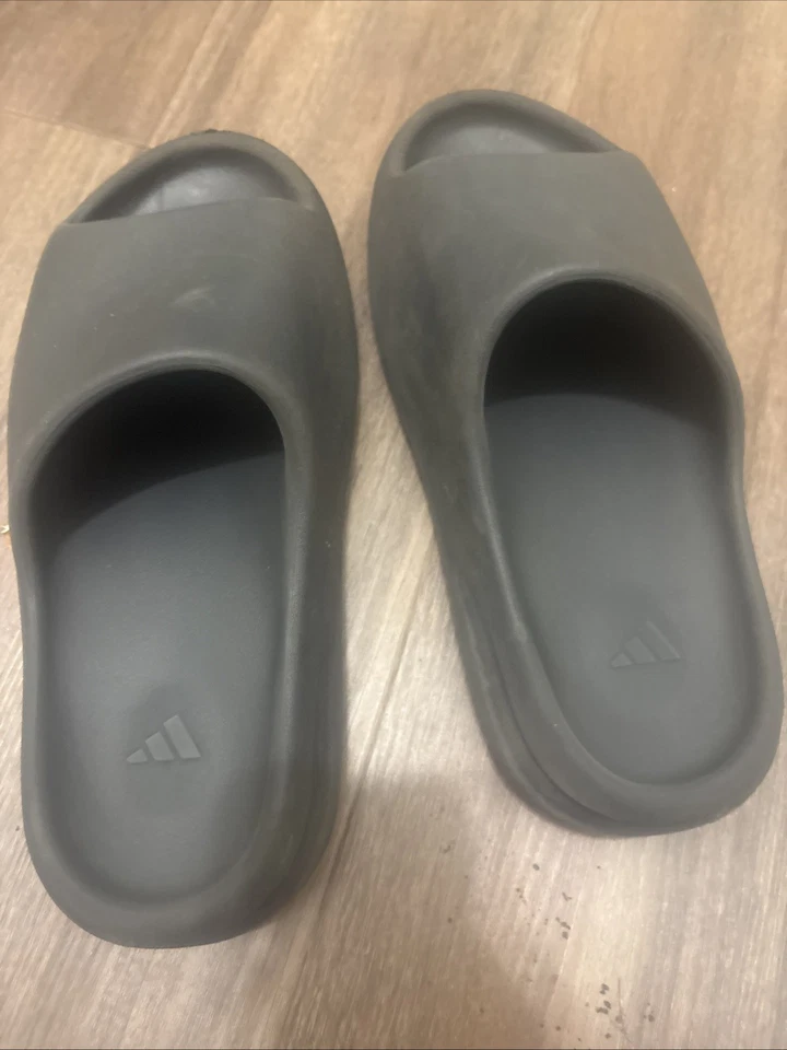 Diapositivas Yeezy azul marino para hombre talla 11 Foto 3 de 4