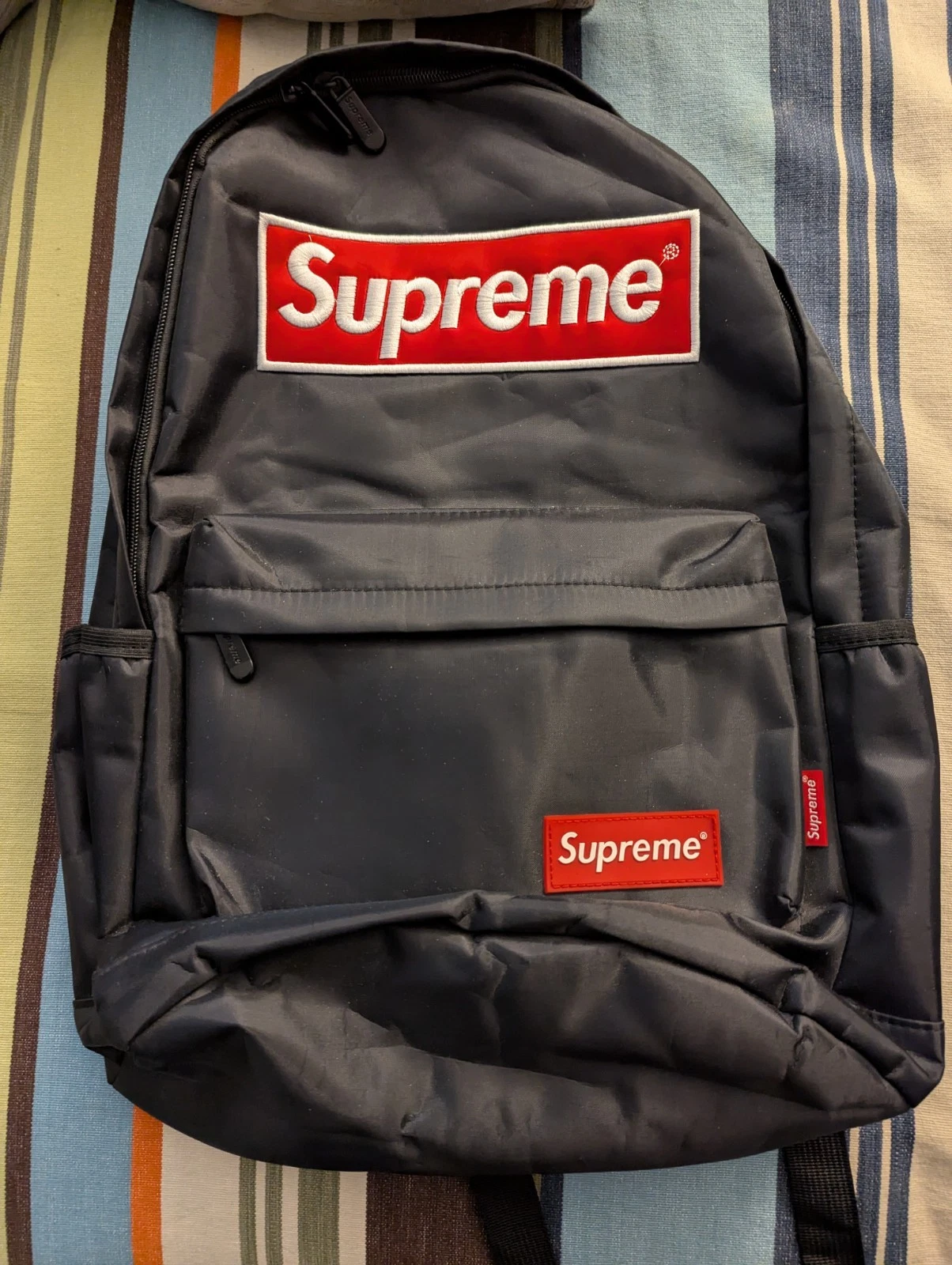 Sac à dos Supreme noir avec boîte logo et broderie logo modèle rare 