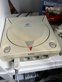 Sega Dreamcast Console Bundle - 4 Controllers, 2 VMU, Metropolis Street Racer
