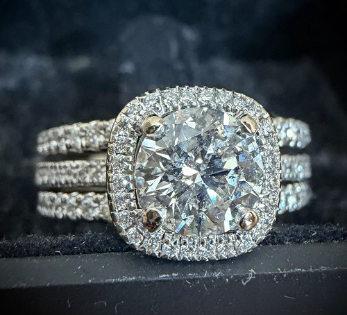 1.3 CT Robbins Brothers Simon G 18K White Gold Diamond Halo Ring Set - Size 7