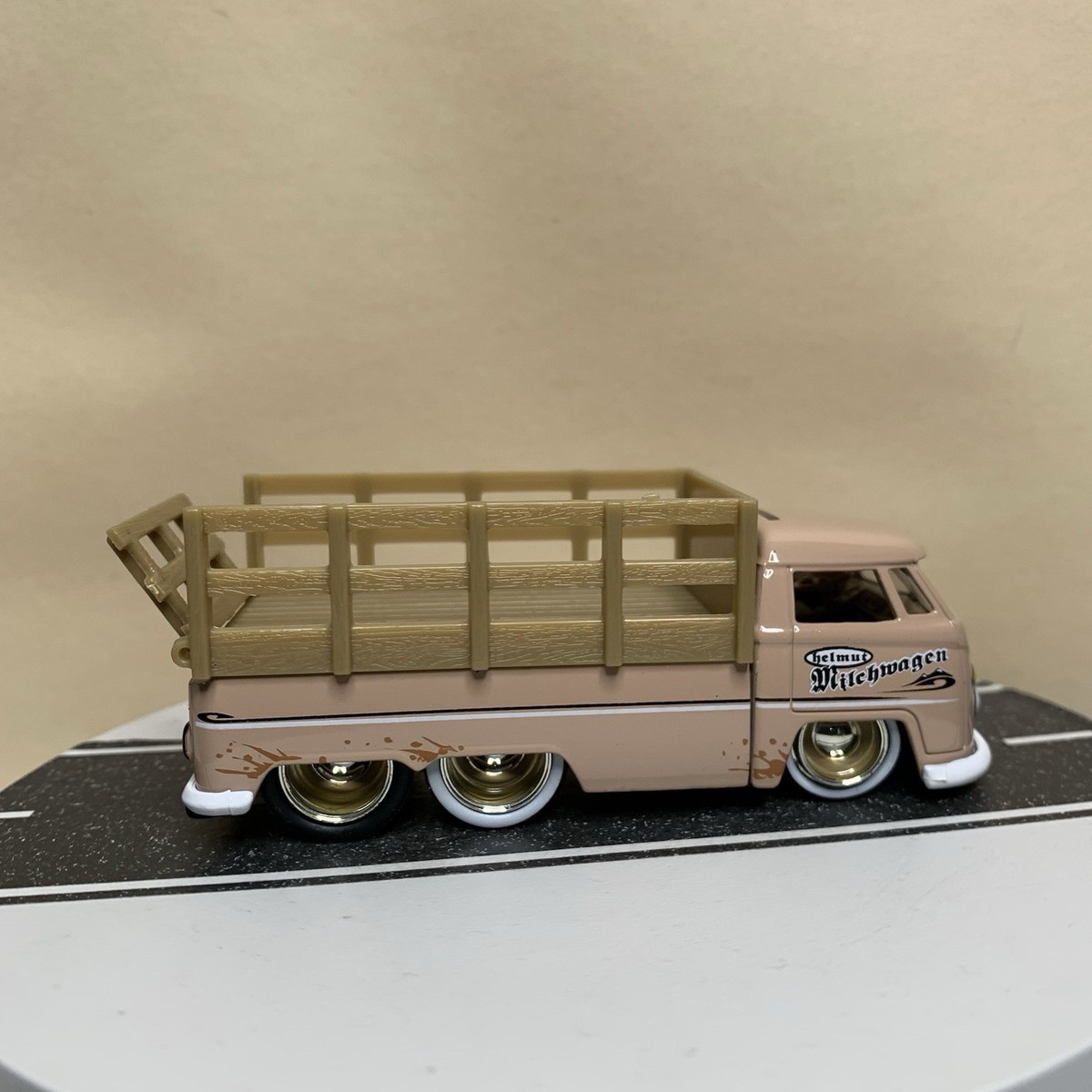Jada Toys V-Dubs '63 Volkswagen VW Bus Pickup Stake Bed Truck