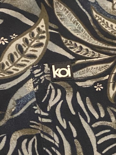 Koi Scrub Top Women’s Sz M Medium Floral Leaves Green Floral Stretch NWT Blue - Picture 2 of 6
