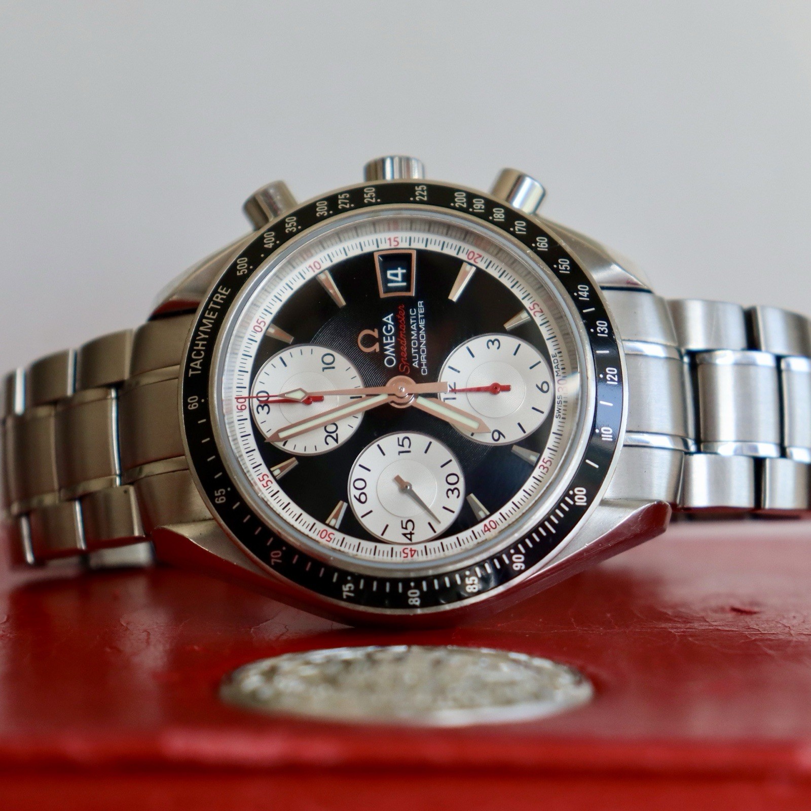 Omega Speedmaster REVERSE PANDA Chronograph Black & White Diver 39mm Watch + BOX