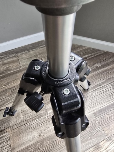 Bogen Manfrotto Professional Tripod 3011 With 3063 Fluid Head Missing Some Parts - Picture 11 of 13