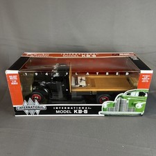 NUEVO camión International 1941-1949 KB-5 plataforma plana escala 1:16 negro 2003