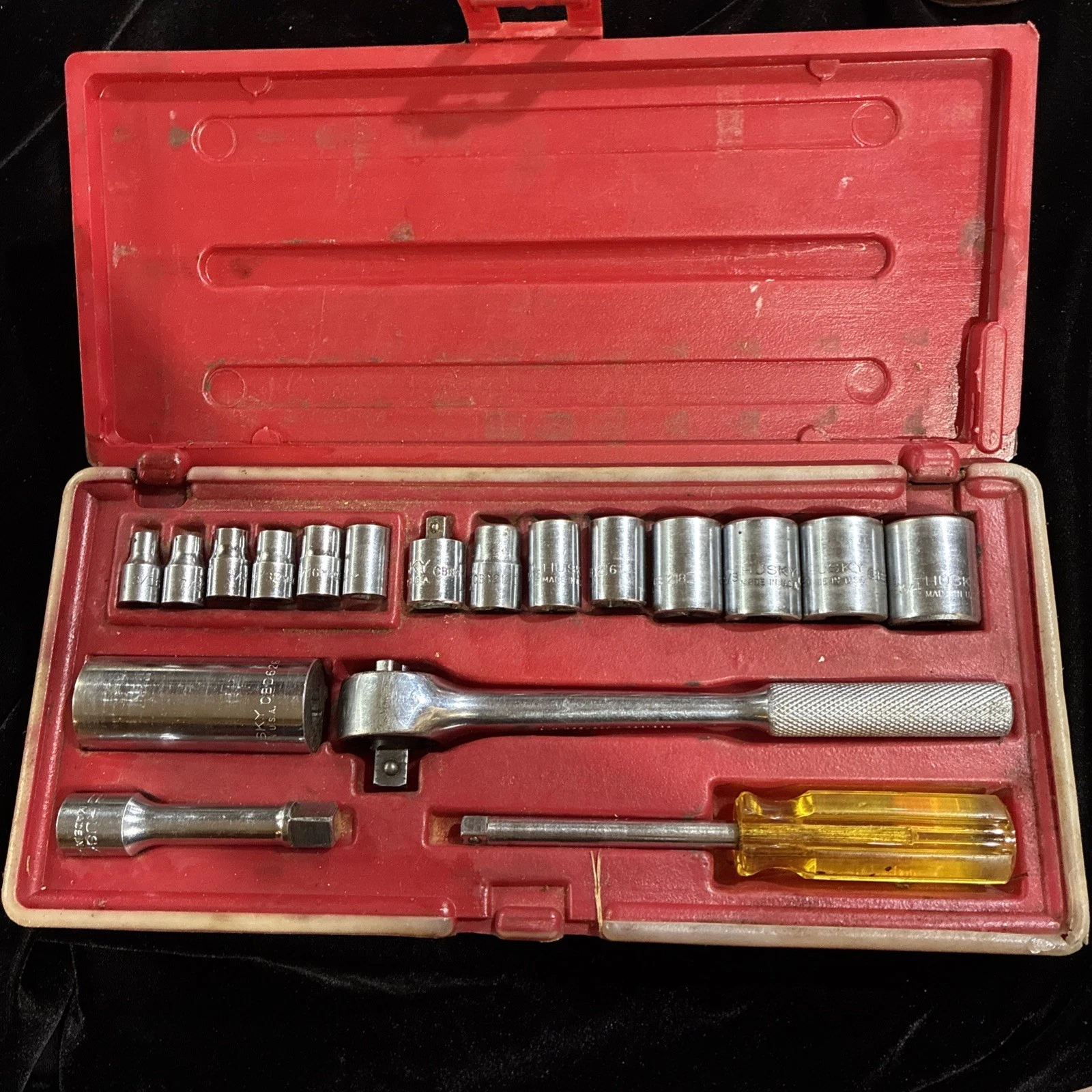 VINTAGE HUSKY USA NEW BRITAIN 3/8" DRIVE SAE TOOL SET W CASE