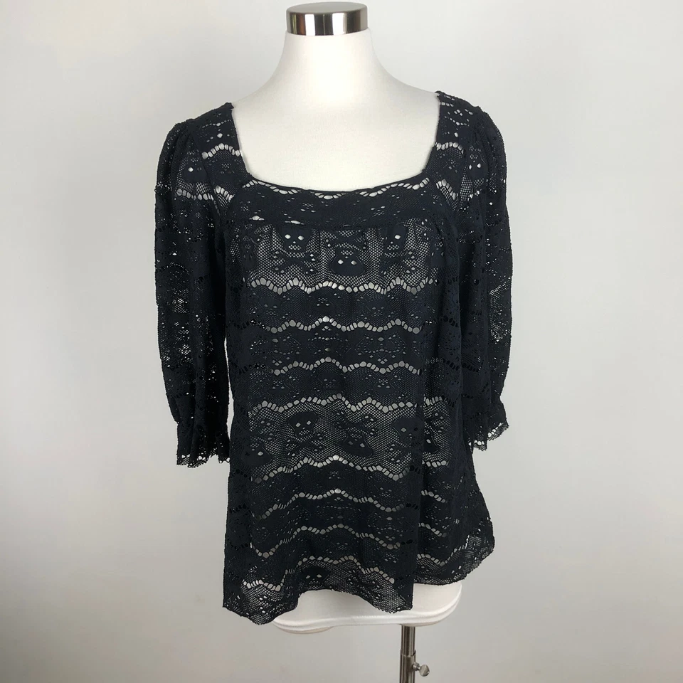 Blusa Letarte preta de renda caveiras manga folhada gola quadrada cobertura natação M/G - Imagem 2 de 4