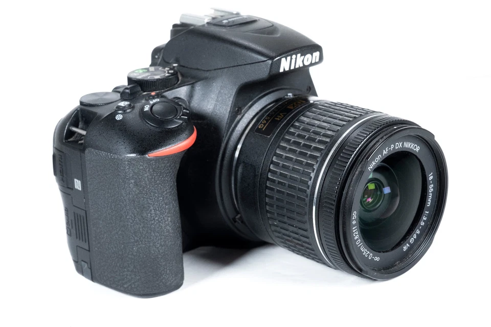 Nikon D5600 DSLR + 18-55mm AF-P VR Lens Kit 32GB SD Memory 2,262 Shutter Count - Image 3 of 4