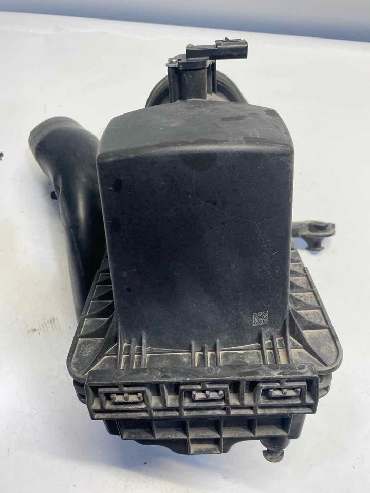 Conjunto de filtro de aire usado se adapta a: Ford Transit Connect 2015 2,5 grado C Foto 2 de 4