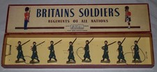 Vintage Britains No. 1435 Italian Infantry 8 Piece Soldier Set in Original Box