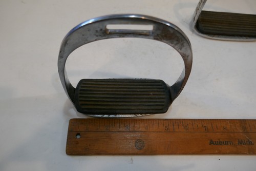VINTAGE Pair of SILVER SADDLE STIRRUP W Rubber Step Pad - Picture 3 of 4