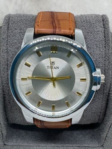 Beautiful Titan Quartz White Dial Analog Leather Band Men's Wrist Watch - 第 1/8 張圖片