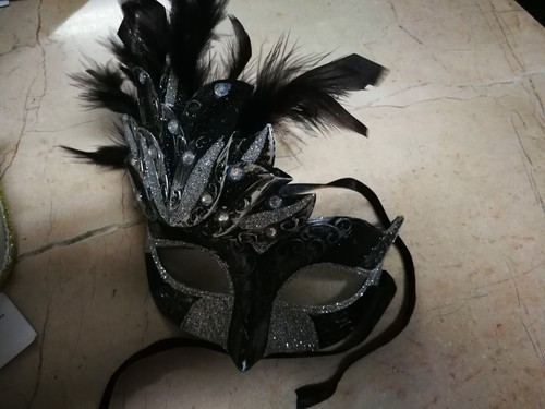 NWT (2) Masks, White & Gold, Black And Silver Satin Mardi Gras/Ball Masks. - Picture 3 of 3