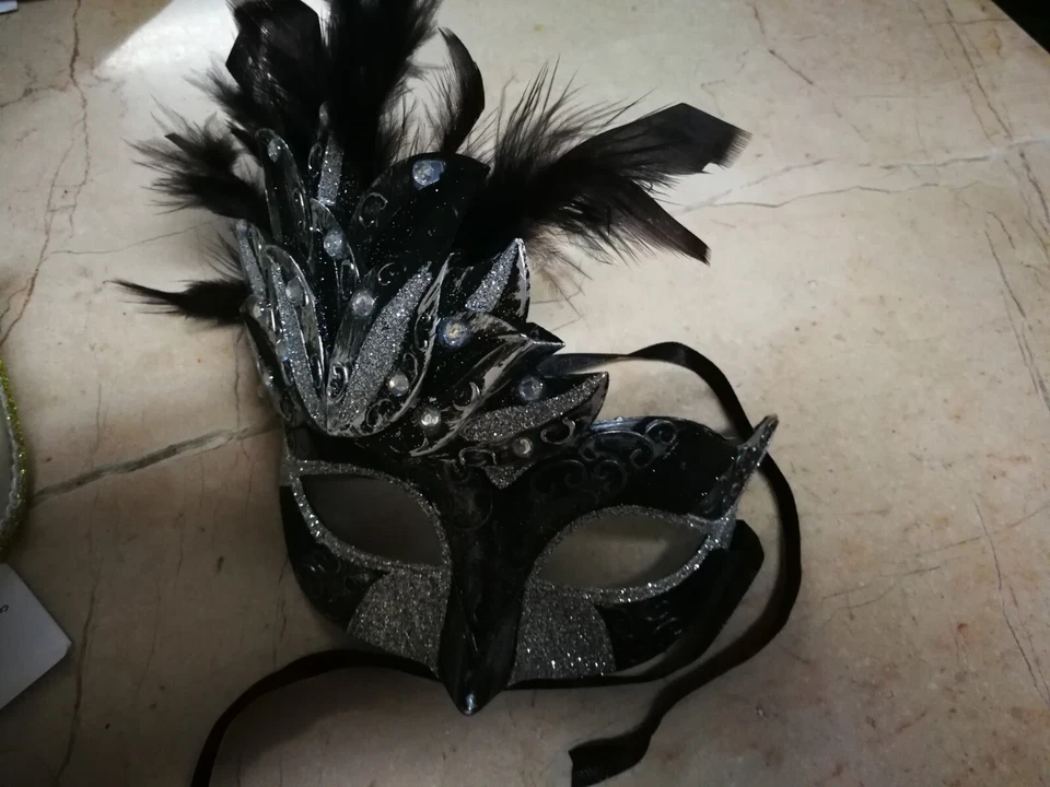 NWT (2) Masks, White & Gold, Black And Silver Satin Mardi Gras/Ball Masks. - Image 3 of 3