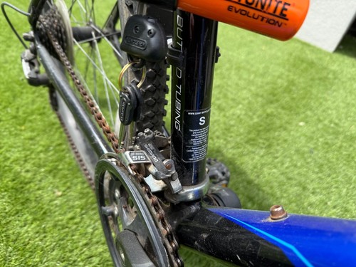 Giant Rock Mountain Bike 26-inch Wheels, Front Suspension + Extras - Picture 3 of 9