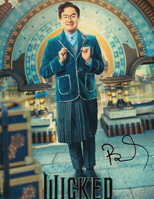 Bowen Yang WICKED signed 10x8 'Pfannee' Photo AFTAL *SEE* PHOTO PROOF [19295]