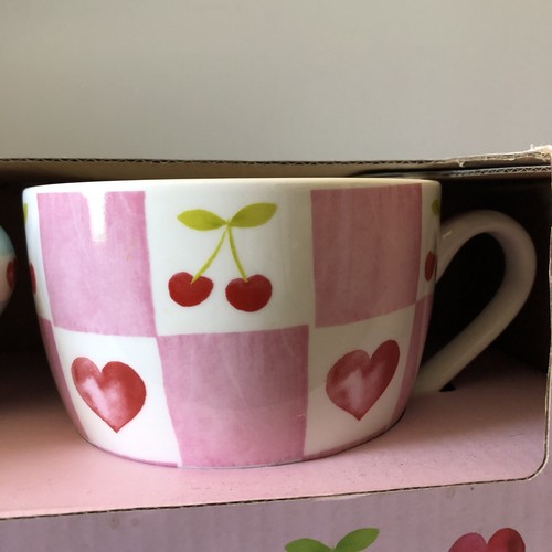 Harvest Green Studio Set Of 2 Hug Mugs Cherry & Hearts Fine China - Picture 7 of 8