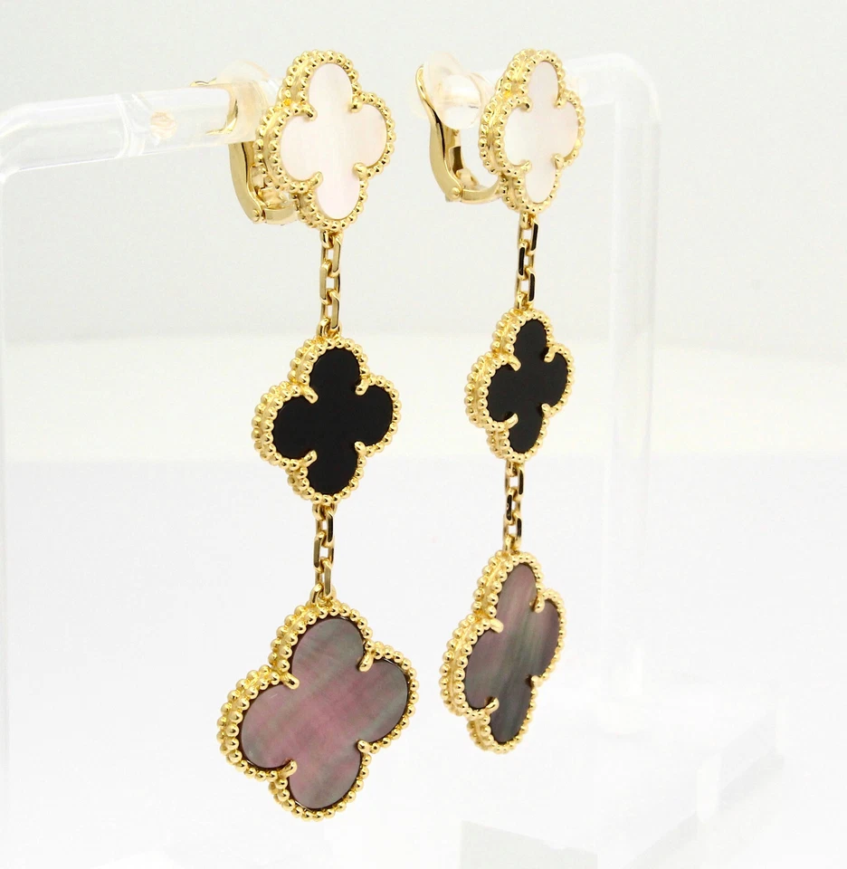 Brincos VAN CLEEF AND ARPLES Magic Alhambra ônix madrepérola três motivos - Imagem 4 de 4