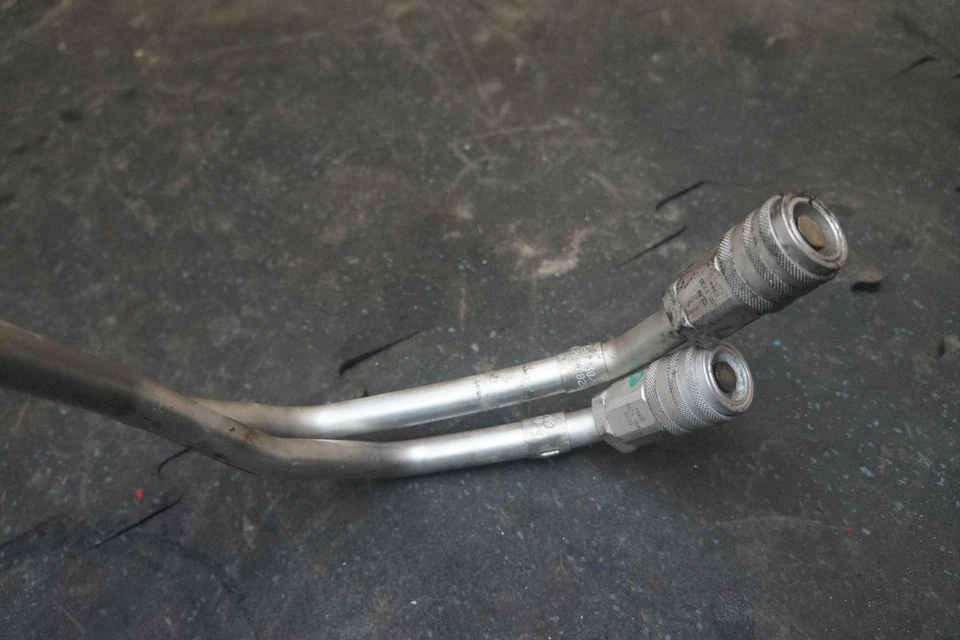 Intercambiador de aceite Entrega Devolución Tubería Línea 258092 258091 OEM Ferrari California 10 Foto 3 de 4