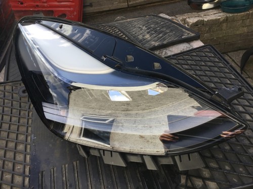 Tesla Model 3 Offside Headlight 1514953-00-D 2020 Facelift Model Brackets Damage - Picture 9 of 13