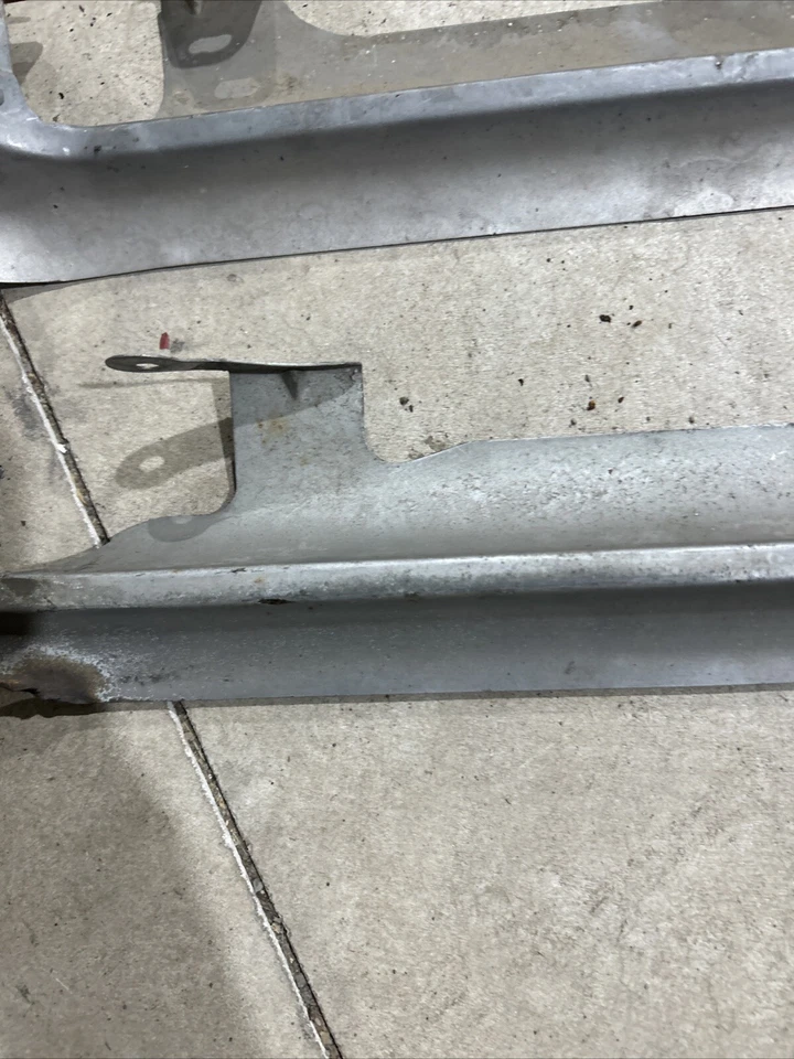 Buick Electra 1972/Lesabre/Centurion relleno de parachoques trasero debajo de la luz trasera Foto 3 de 4