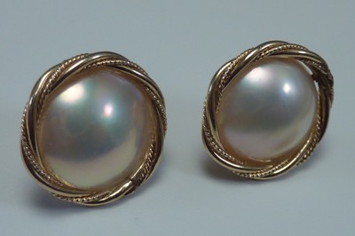 14K Yellow Gold Earrings with Mobe Pearl