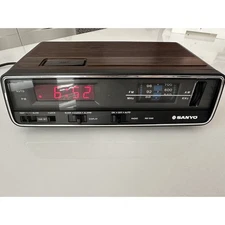 VINTAGE *NEW* 1980's Sanyo RM 5300 Walnut LED Alarm Clock Radio 