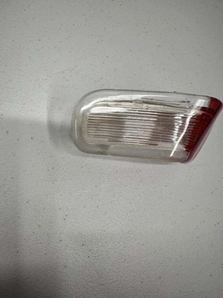 Luz de cortesía para puerta interior derecha Buick LeSabre 2000-2005 S8 Foto 2 de 4